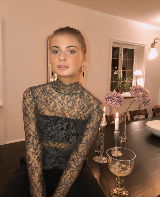 Long sleeved top in lace